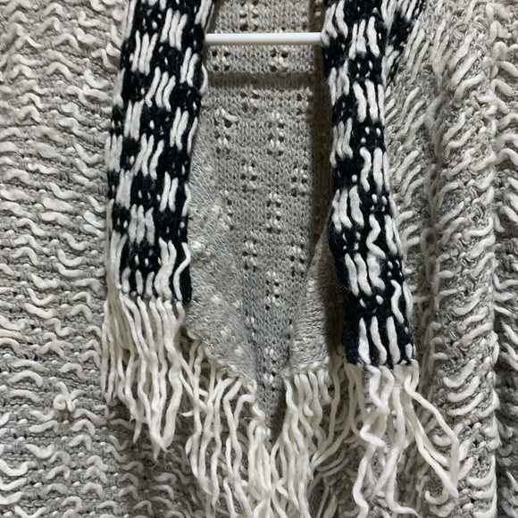 Sweater - Picture 4 of 8